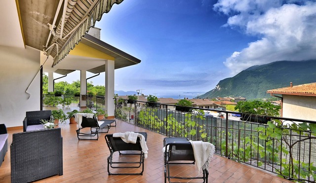 Casa Ledio by Theater Home - with marvellous lake view