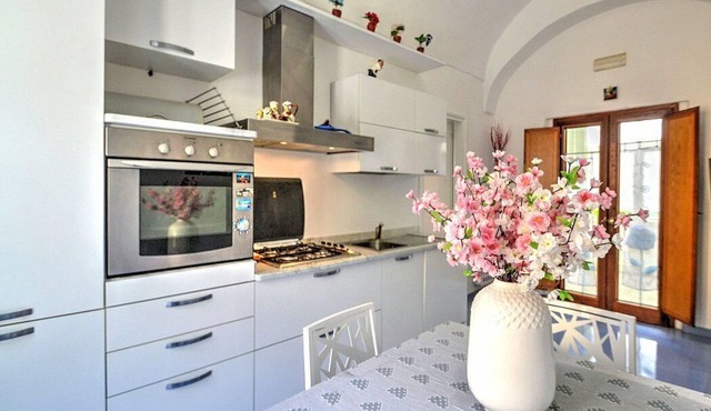 Casa Maiera: A welcoming apartment situated at a short distance from the beach, with Free WI-FI.