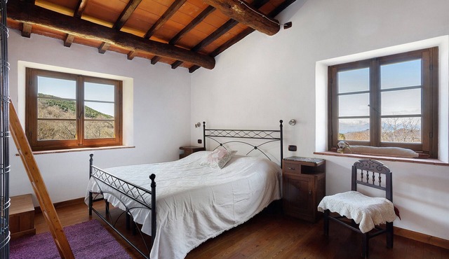 Casa 'Marisa' – Prato Fiorito with Mountain View, Shared Pool & Private Garden
