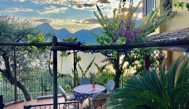 Casa Oliva Castelletto sul Garda - Natura Pura in Vista Lago