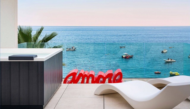 Casa Pink sea front and jacuzzi - My Rental Homes