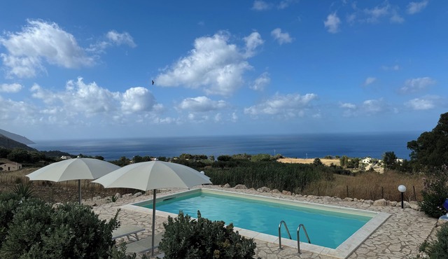Casale Nocellara - Villa with sea view pool