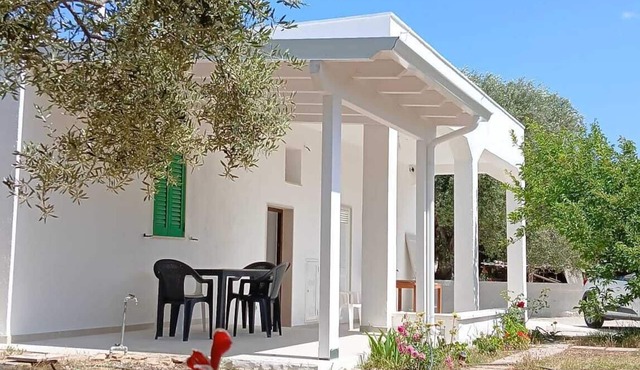 Charming 2-bedroom cottage in enchanting Puglia with AC, WiFi