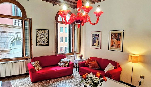 Charming canal view apart few steps from San Marco Square, quiet hidden corner