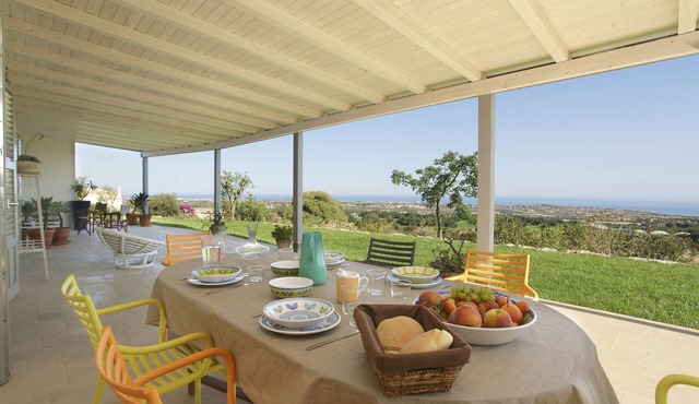 Charming house with stunning sea views over the bay of Sampieri, Sicily 6 people