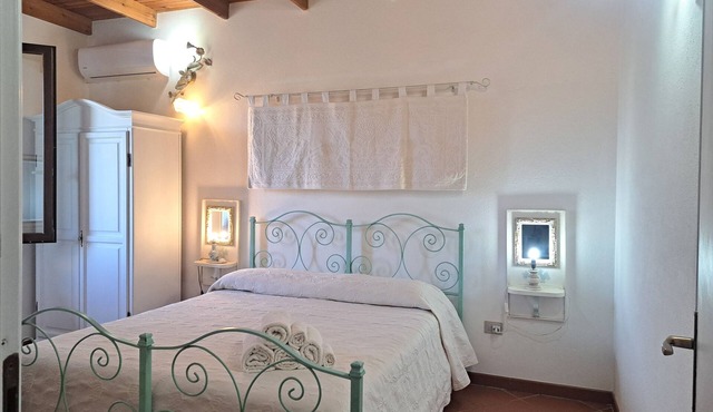 Charming small villa with outdoor area with private access nearby the sea