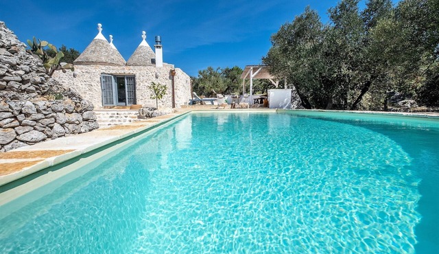 Charming Trullo with Heated pool and panoramic view