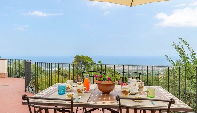 Charming Villa With Pool and Panoramic Surroundings