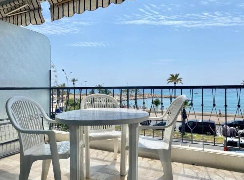 chouette studio balcon sur la mer
