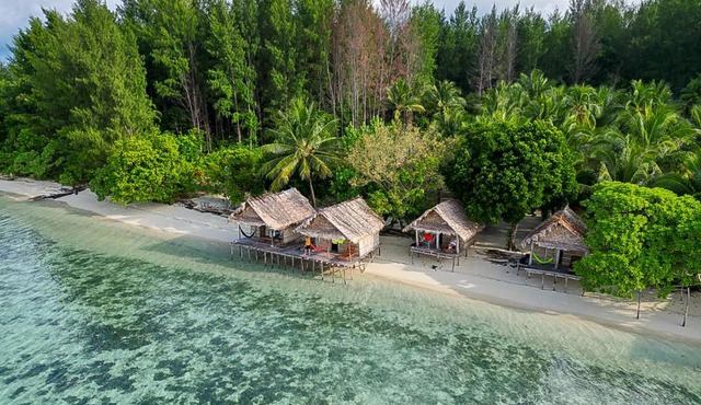 Coco Huts Guest House