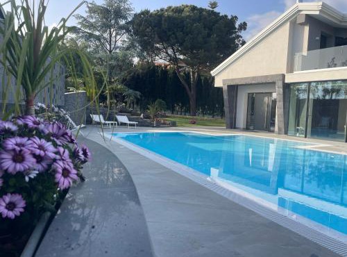 Coco Noir Luxury Villa