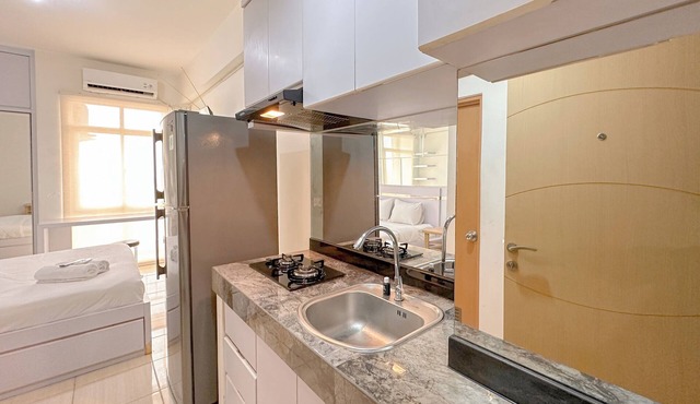 Comfortable Stay and Good Place Studio at Bale Hinggil Apartment