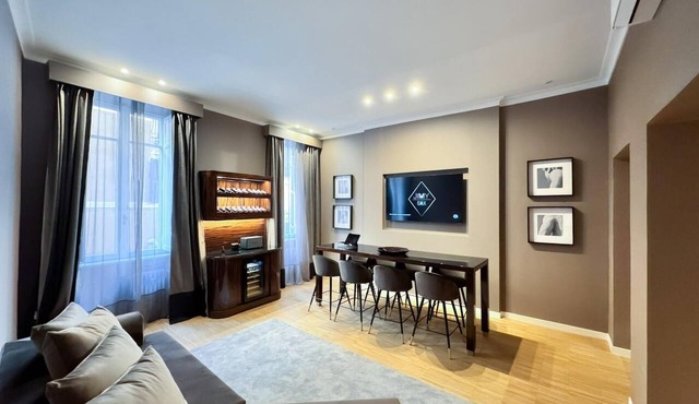 Condotti Apartment - Five Bedroom Apartment, Sleeps 10