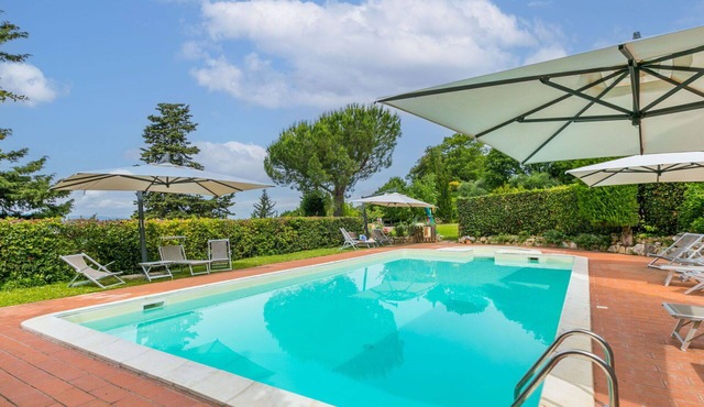 Cosy apartment in villa for 4 people with WIFI, pool, A/C, TV and panoramic view