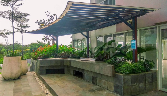 Cozy And Warm Studio At Grand Sentraland Karawang Apartment