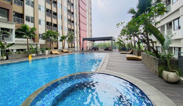 Cozy and Warm Studio at LRT City Jatibening Apartment