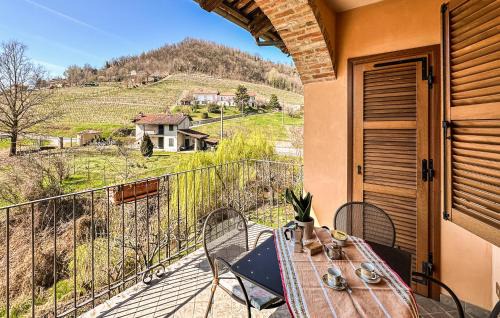 Cozy Apartment In Monforte D'alba With Wifi