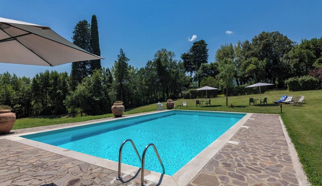 Cozy flat with pool and cypress view in Cetona