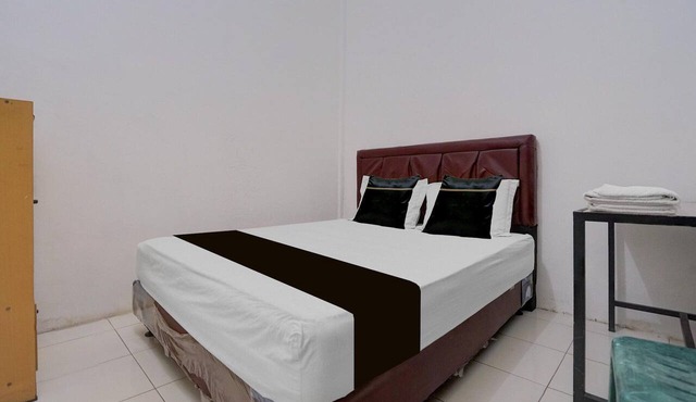 Deluxe Double near Harapan Bunda
