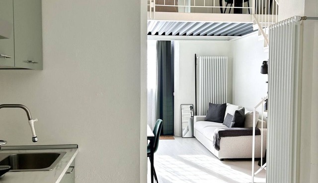 Design and Comfort, Metro 8min walk, Air Conditioning, WiFi