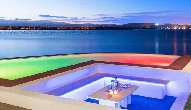 Design luxury seafront villa with fantastic infinity pool