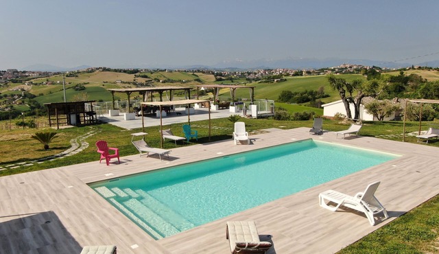 Detached house with private pool, privacy and relaxation 10 minutes from the sea