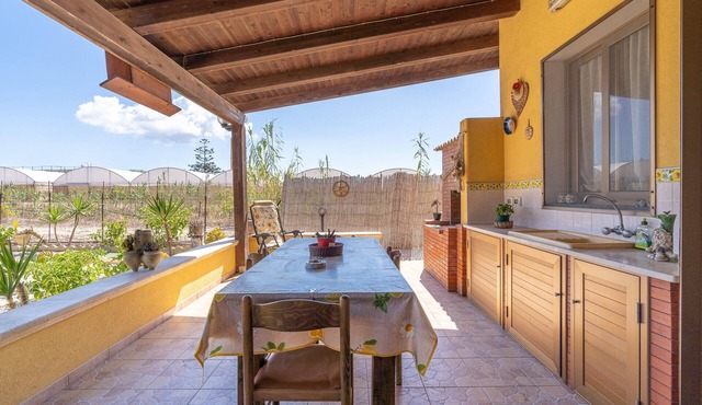 'Eco Del Mare' with veranda just steps from the sea