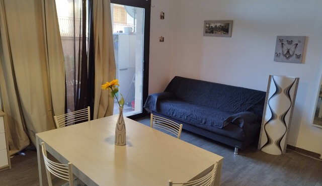 Elegant apartment with independent entrance and parking always available