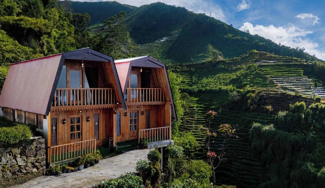 Emerald Cabin Dieng