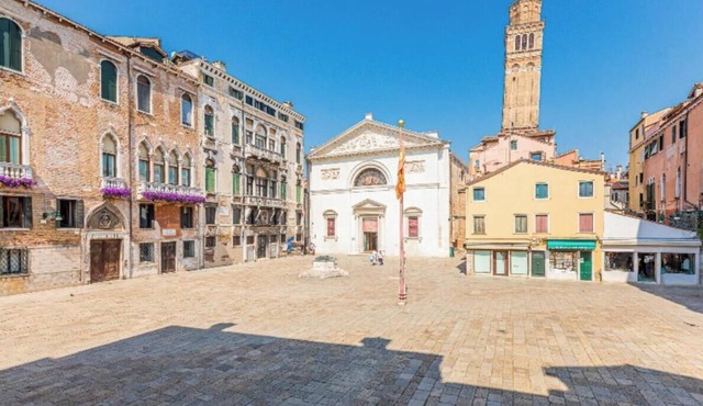 Experience Venetian Luxury - A 5-Storey Palace Lavish Apartment in San Marco