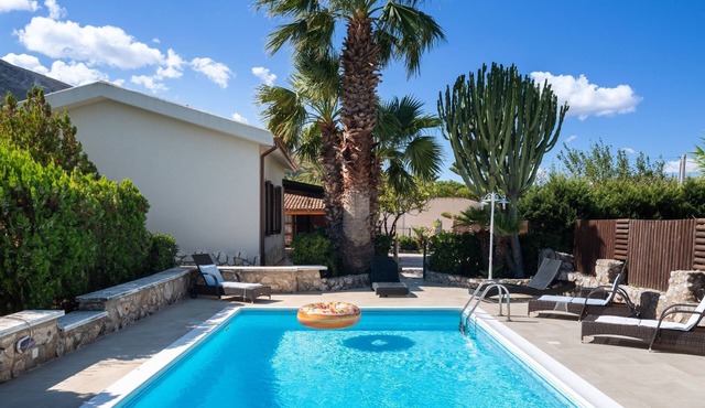 Ferienvilla "Nicole" mit Blick auf das Wasser by Interhome