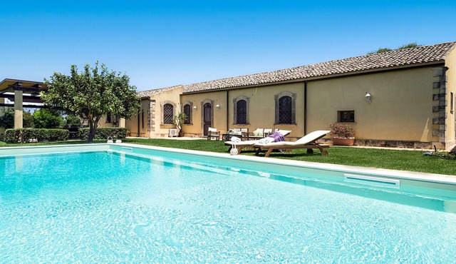 Four Seasons Villa in Syracuse, Sicily