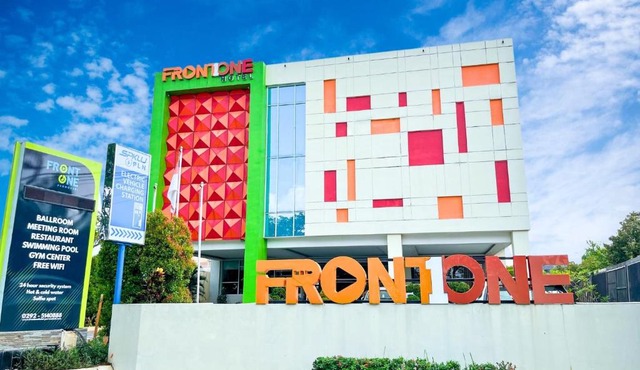 Front One Hotel Purwodadi