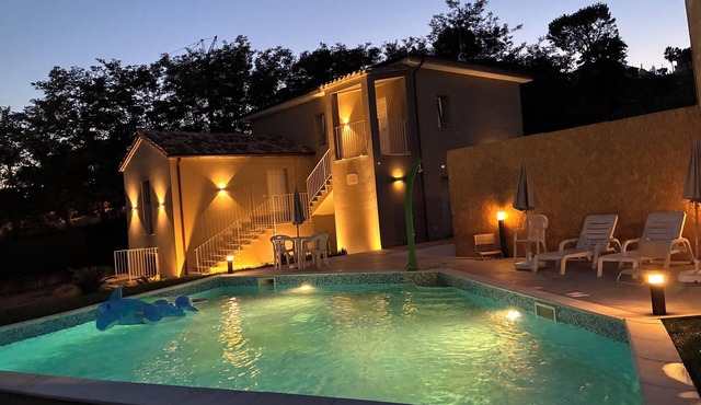 Fully equipped studio apartment in a complex with a garden and pool, just 5 minutes from the beach