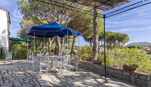 Gaia in Marina di Campo, with outdoor space, in a quiet area, with air conditioning and private park