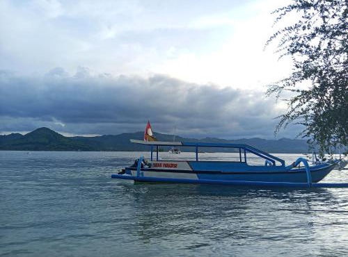 Gili Sudak Indah Paradise Beach Bungalow Bed & Breakfast