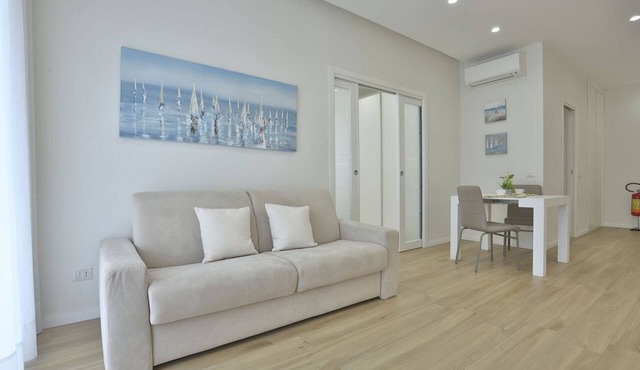 GuestHost - Comfortable and bright apartment perfect for 2 people and equipped with all comforts, including a spacious 15 sqm balcony ideal for relaxing moments. The apartment is located in Via Cimarosa, in the lively Vomero district, an ideal area for a