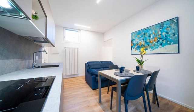 GuestHost - Cozy 60 sqm apartment, located on the first floor of a building without an elevator.The accommodation is situated in a strategic location, allowing you to reach the main points of interest within a short walking distance or by public transpor