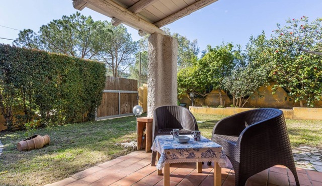 GuestHost - Cozy 70 sqm apartment with private parking space; accommodates up to 4 people plus camping cot on request.The courtyard is covered and privateWe are located in a renowned tourist resort on the Gulf of Cagliari.The accommodation consists of tw