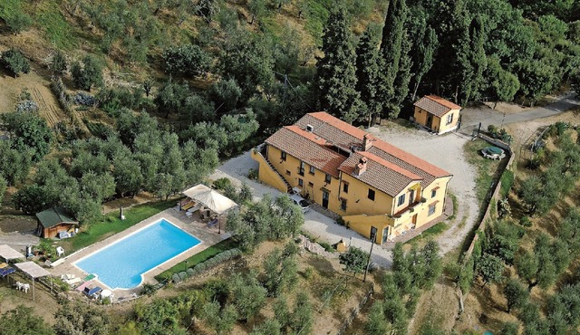 Happy Company 6 people in a farmhouse with a spectacular ultra-panoramic swimming pool