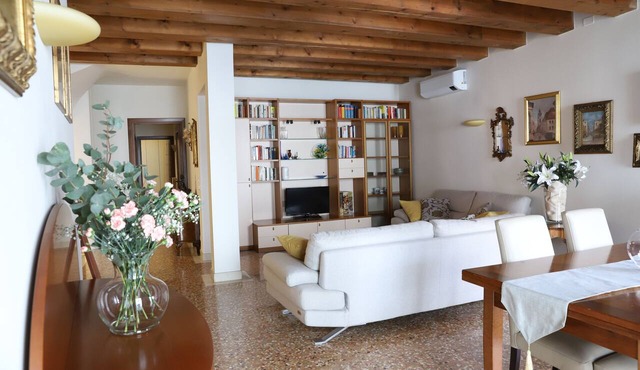 Heart of Padua, Elegant apartment on Piazza delle Erbe & Palazzo della Ragione