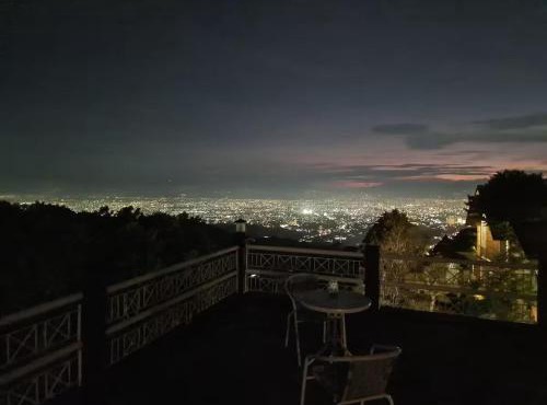 Hilltop Villa 14 Guests Amazing View Fast WiFi