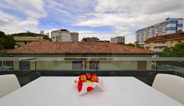 Holiday apartment with air conditioning, internet, balcony and pool