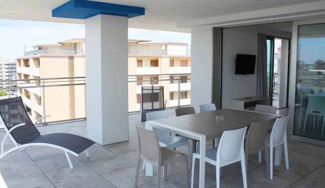 Holiday apartment with balcony and air conditioning