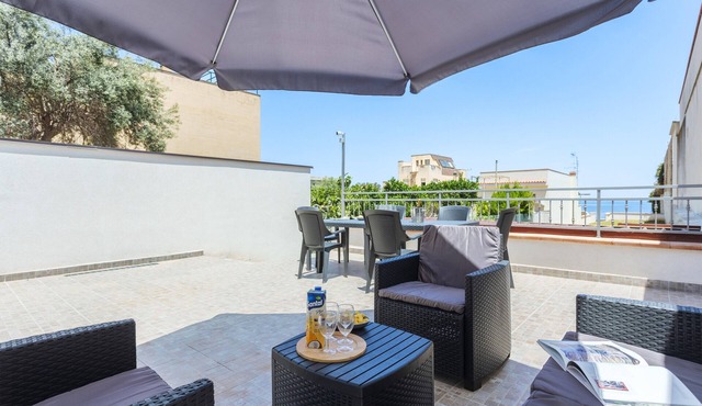 Holiday Home 'Villa Mare Blu' with Sea View, Wi-Fi and Air Conditioning