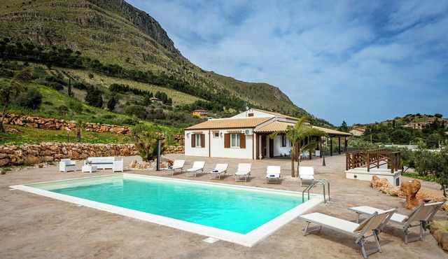 Holiday Home in Sicily with Pool & Garden