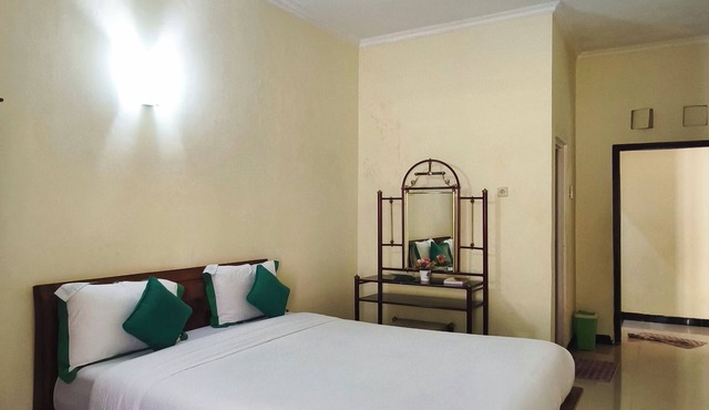 Homely Guest House Tegal