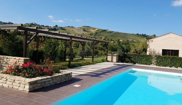Homerez - Nice appartement for 3 ppl. with shared pool at Montalto delle Marche