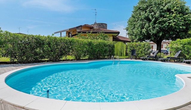 Homestay 'La Casa Di Gio - 2 Single Rooms' with Shared Pool, Wi-Fi, and Air Conditioning