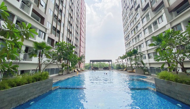 Homey and Minimalist Studio LRT City Jatibening Apartment